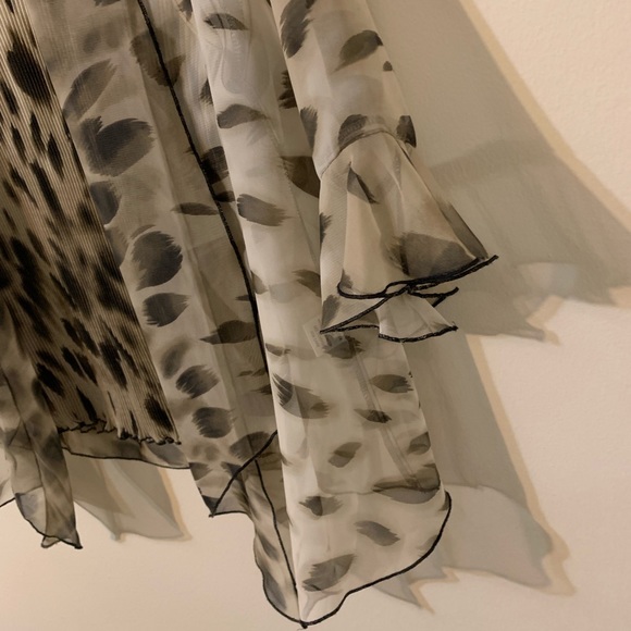 NICOLA Top, 2 pieces, attached cami and lightweight, sheer open front cover up - Picture 7 of 16